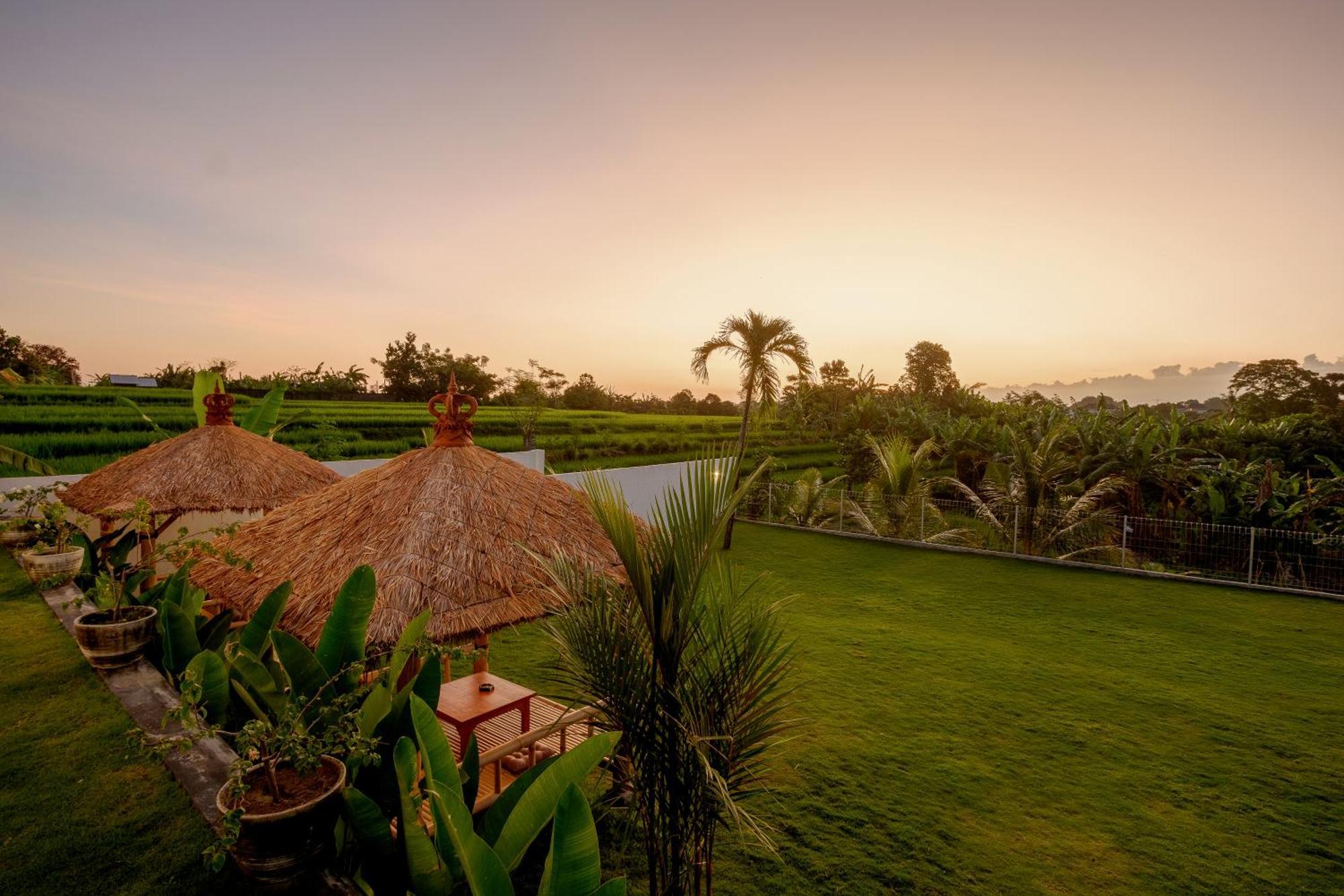 Eden Guest House Canggu Extérieur photo